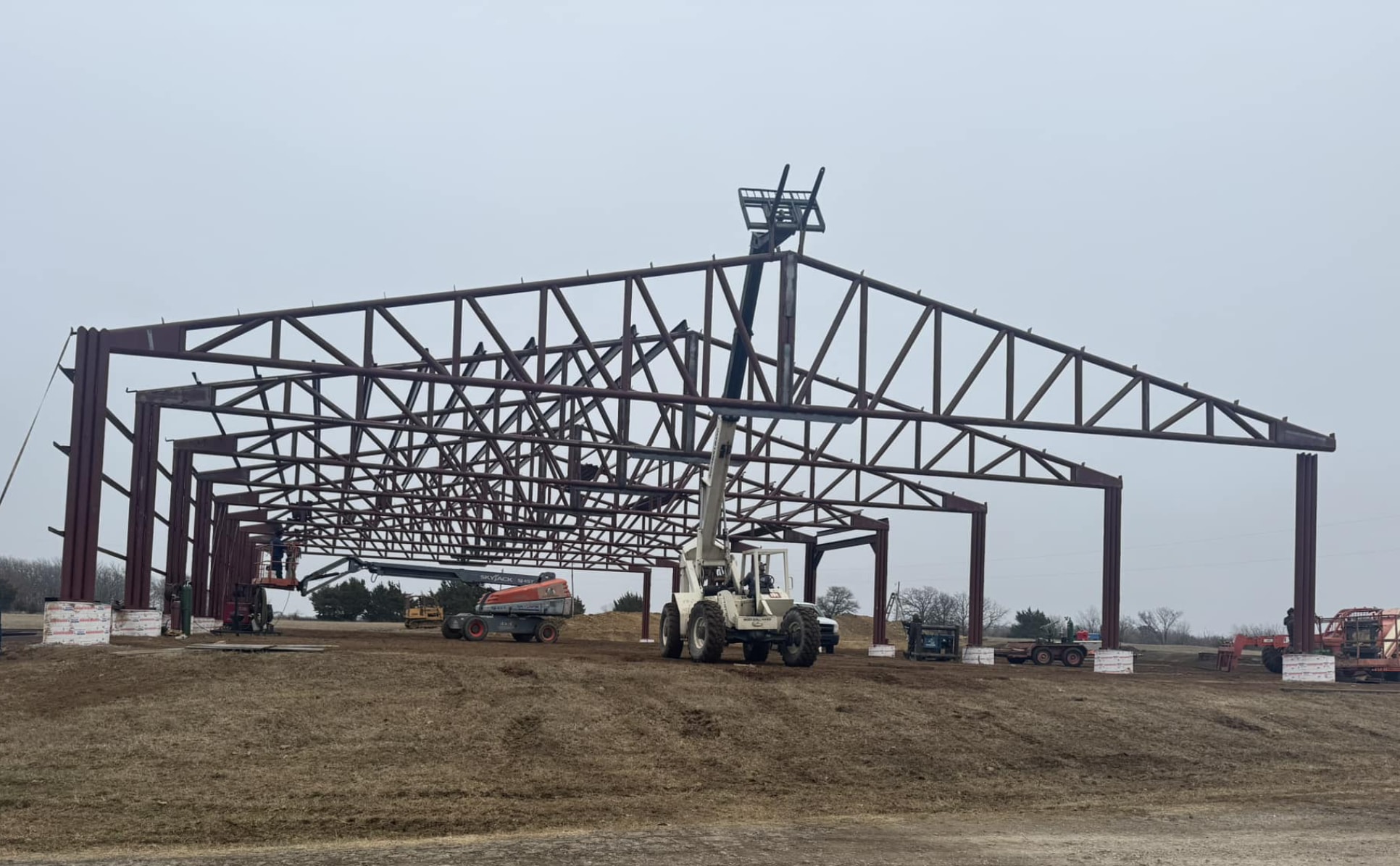 How Structures Built From Red Iron Steel Endure Spring Storms and Midwest Weather